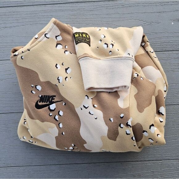 NIKE SPORTSWEAR CLUB FLEECE CROPPED WOMENS CAMO HOODIE MEDIUM NWT MSRP $70 - Picture 9 of 16